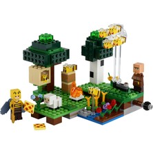 LEGO Minecraft# Arı Çiftliği 21165 Arıcı; Harika Arı ve Koyun Figürleri İçeren Minecraft Aksiyon Oyuncağı (238 Parça)