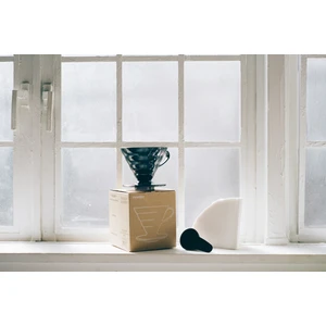 V60 02 Siyah Şeffaf Plastik Dripper ve 40’lı Filtre Kağıdı Seti