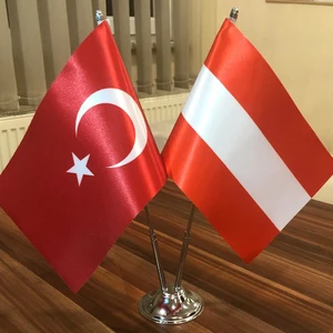 Fors Bayrak Avusturya - Türkiye Masa Bayrağı Krom Direkli İkili Bayrak