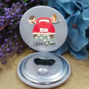 Hayaller Dükkanı 30 Adet Evleniyoruz Arabada Kırmızı Gelin Damatlıi Açacak Magnet Söz Nişan Nikah Si Nikah Şekeri Metal 6 cm