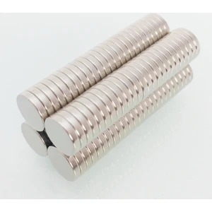 Mıknatıs Market 40 Adet 8 x 1,5 mm Yuvarlak Güçlü Neodyum Mıknatıs Çap 8 mm Kalınlık 1,5 mm