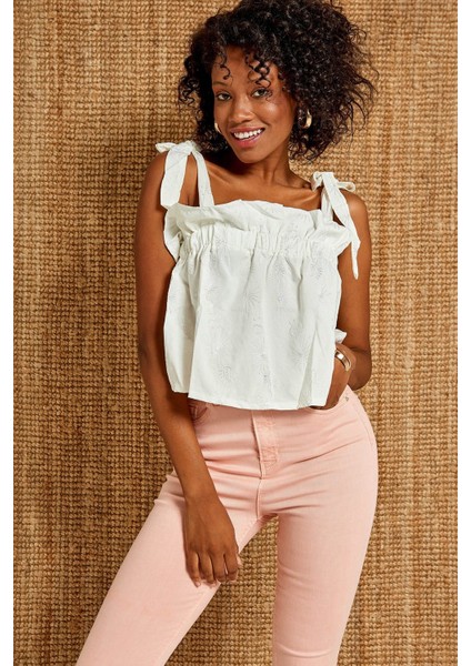 Kadın Nakış İşlemeli Bluz