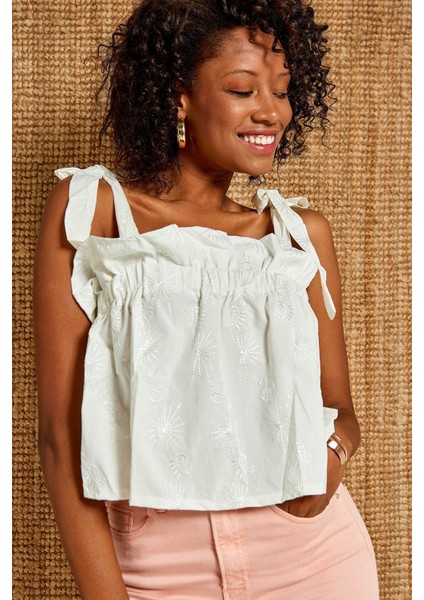 Kadın Nakış İşlemeli Bluz fiyatları