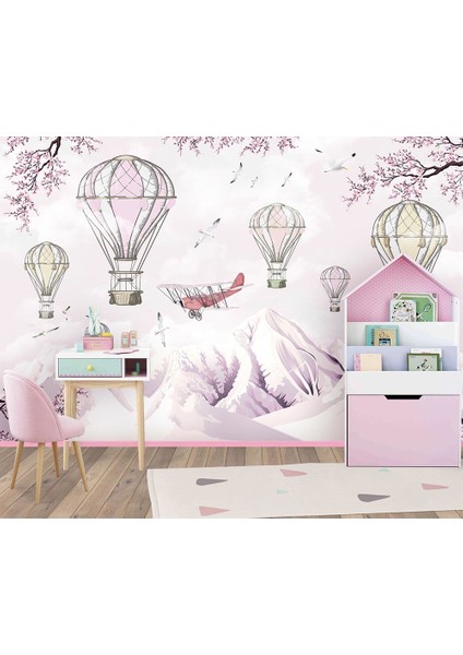Gökyüzünde Uçan Balonlar ve Pembe Ağaçlar