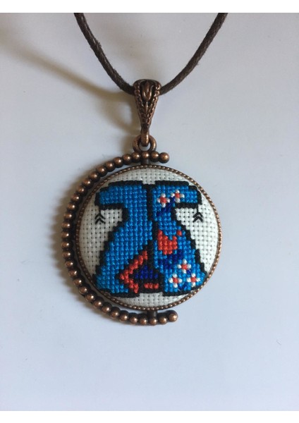 Yöresel Kaftan Motifli Kanaviçe Kolye