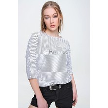 Şimal Kadın Baskılı Çizgi Detaylı Dirsek Kol Tişört