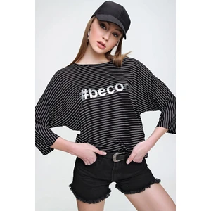 Kadın Baskılı Çizgi Detaylı Dirsek Kol Tişört