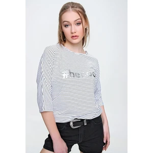 Kadın Baskılı Çizgi Detaylı Dirsek Kol Tişört