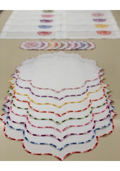 Renkli Kokteyl Peçetesi ve Amerikan Servis Nakışlı 12 Parça Set fiyatları