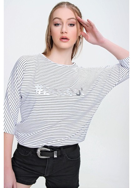 Kadın Baskılı Çizgi Detaylı Dirsek Kol Tişört modelleri