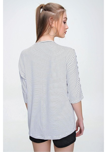 Kadın Baskılı Çizgi Detaylı Dirsek Kol Tişört indirimleri