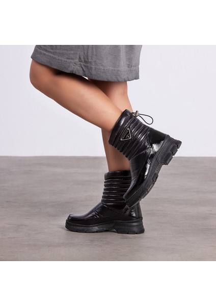 Marco Bellini- 25 Siyah Parlak Kapitone Aksesuar Detaylı Tokalı Sneaker Kadın Bot