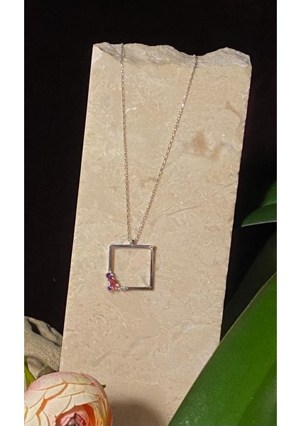 925 Ayar Gümüş Pembe ve Mor Taşlı Kare Çerçeve Silver Kolye
