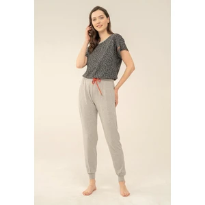 4108 Bayan Yazı Desenli Kısa Kol Gri Pijama Takımı(Eşli)