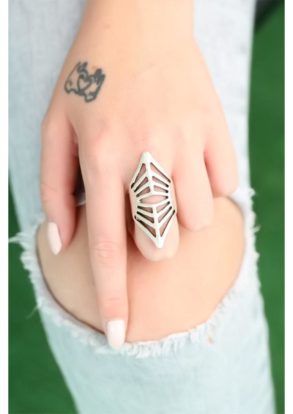 Metal Eskitme Gümüş Renk Otantik Ayarlamalı Kadın Yüzük
