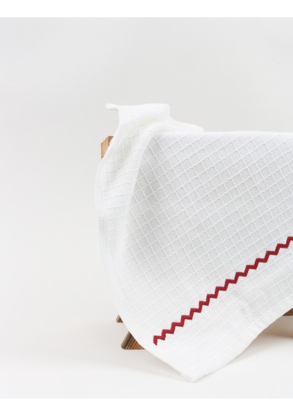3lü Paket Bordo Zigzag Nakışlı Beyaz Pike Havlu 32X34CM