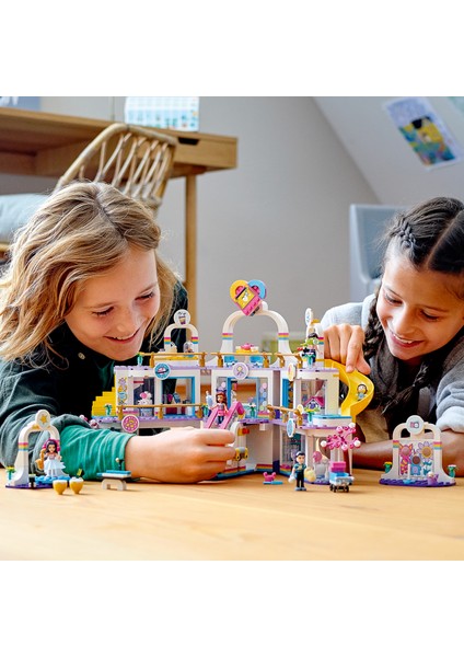 Friends Heartlake City Alışveriş Merkezi 41450 Yapım Seti; Çocuklar için LEGO Friends Emma ve Olivia'yı İçeren bir Hediye (1032 Parça) fırsatları