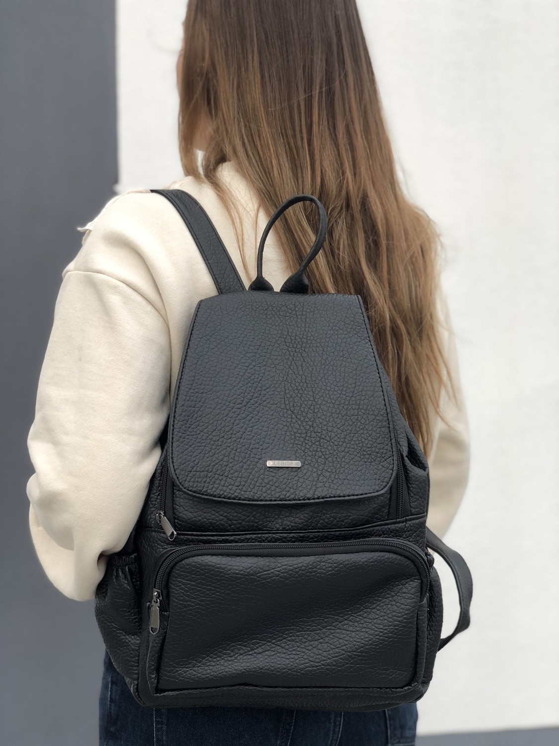 Lebina Kadın Sırt Çantası Yıkanmış Deri Malzeme ile 33 cm En 38 cm Boy 15 cm Derinlikte Günlük Kullanım