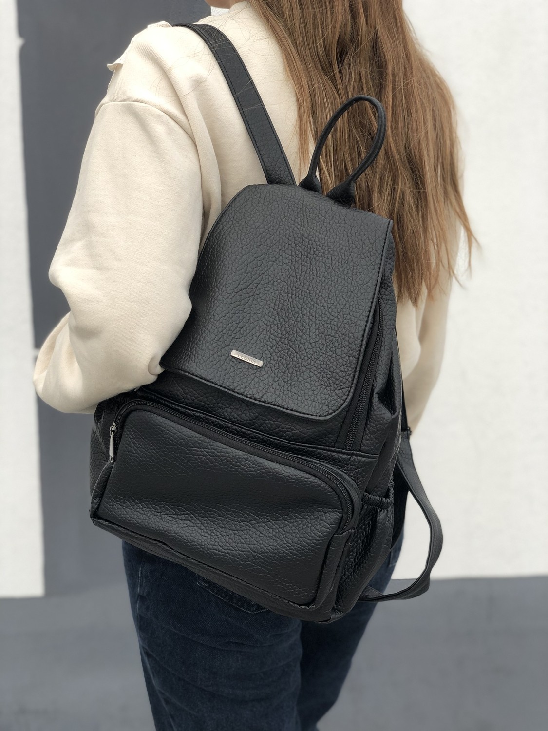 Lebina Kadın Sırt Çantası Yıkanmış Deri Malzeme ile 33 cm En 38 cm Boy 15 cm Derinlikte Günlük Kullanım görsel 2