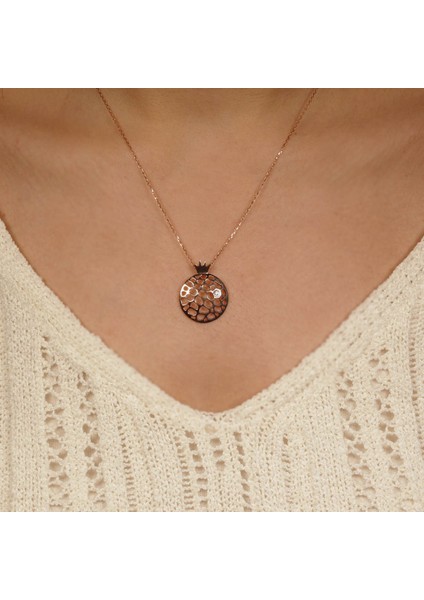 Iki Renk Taş Detaylı Nar Kolye