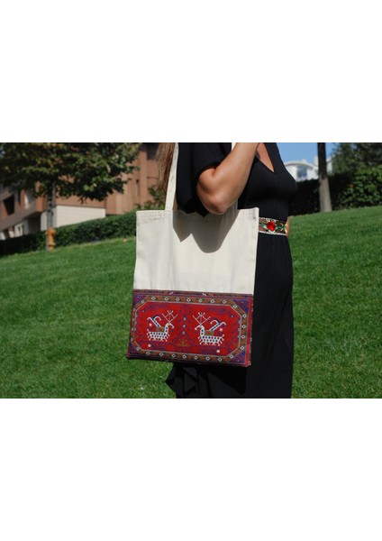 Kanvas Bez Çanta - Dokuma Kumaş Desenli - Iç Cepli ve Cırtlı - 36 x 40 cm - Kilim Desenli fiyatları
