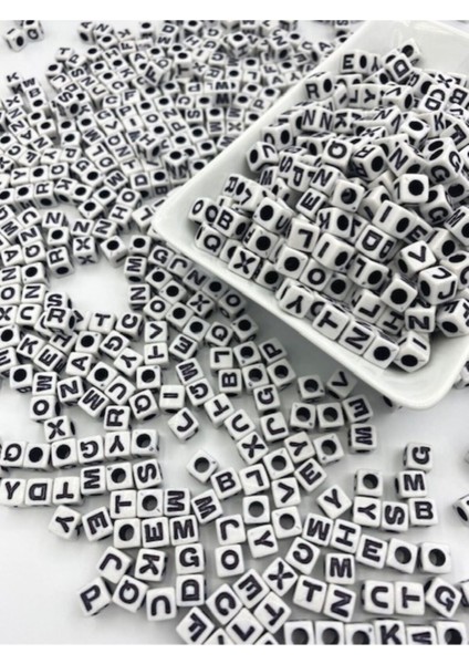 7 mm Beyaz Üzeri Siyah Küp Harf Boncuk 7x7 mm Alfabe Mektup Zar Boncuk 100 gr 370 Adet