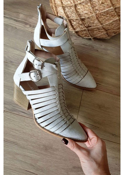 Kadın Yazlık Bot Yüksek Topuklu Şık Tasarım 6 cm Beyaz Renk Rahat Kullanım fiyatları