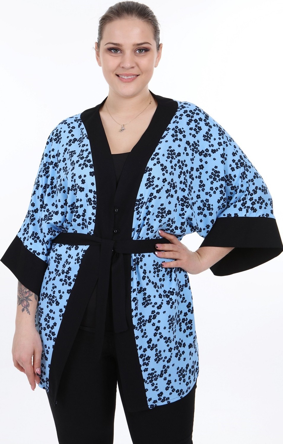 Disentis Modest Önden Bağlamalı ve Düğmeli Kolları Geniş Küçük Çiçekli Yeşil Kimono görsel 6