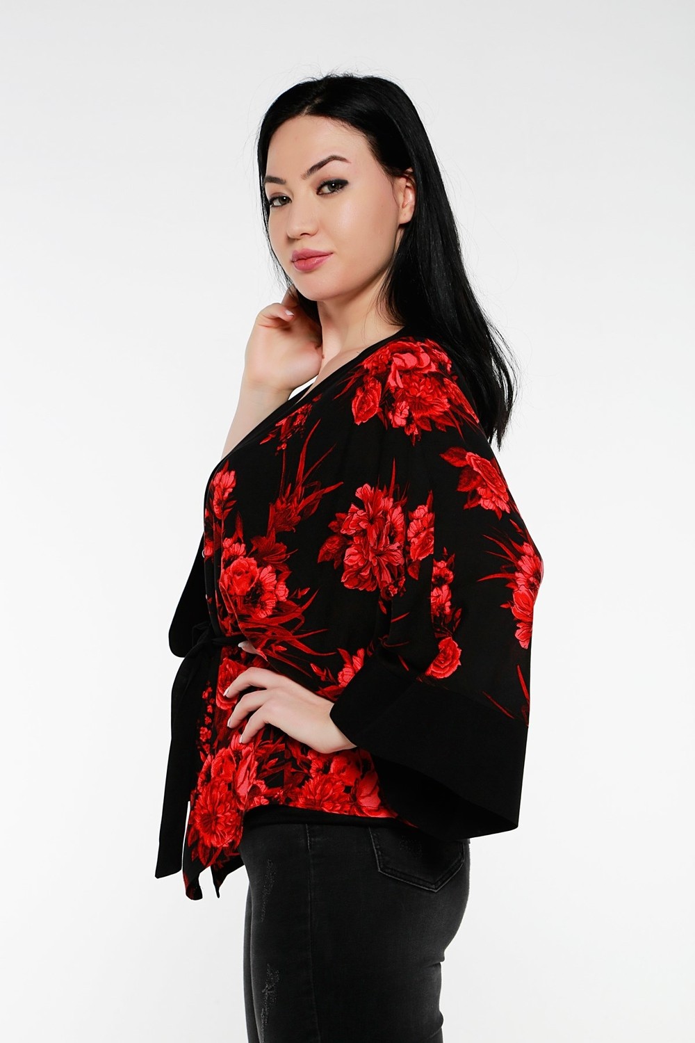 Disentis Modest Önden Bağlamalı ve Düğmeli Kolları Geniş Büyük Çiçekli Kırmızı Siyah Kimono görsel 2