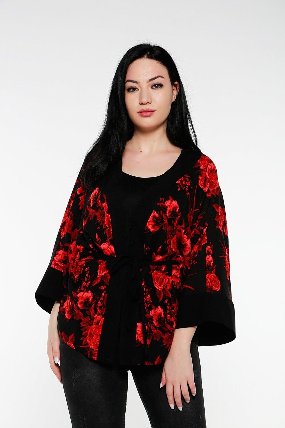 Disentis Modest Önden Bağlamalı ve Düğmeli Kolları Geniş Büyük Çiçekli Kırmızı Siyah Kimono görsel 4