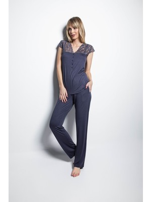 Monamise Yakası Kolu ve Omzu Dantelli Önü Düğmeli Pijama Takımı 18231