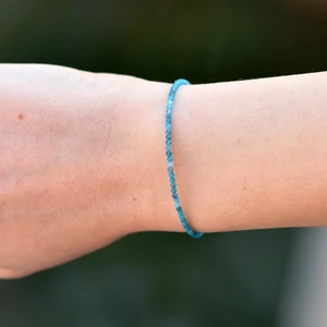 Taş Sandığı Çok Ince Apatit Taşı Gümüş Bileklik - 2 mm