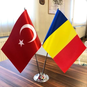 Fors Bayrak Romanya-Türkiye Masa Bayrağı Krom Direkli Ikili Bayrak