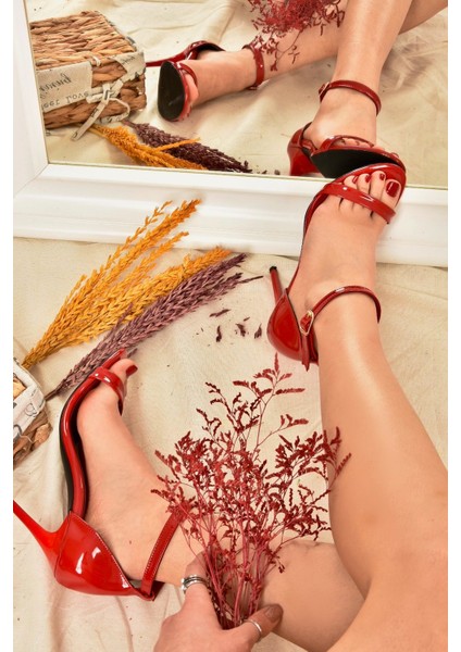 Kırmızı Rugan Kadın Topuklu Ayakkabı 7749112608