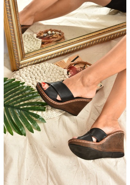 Siyah Çapraz Bantlı Kadın Terlik K674041009