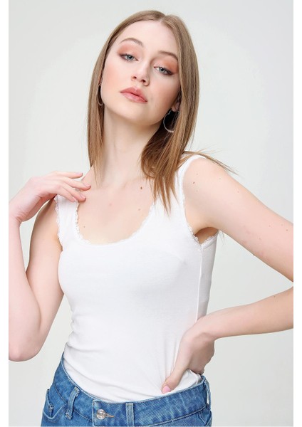 Kadın Dantel Detaylı Penye Atlet fırsatları