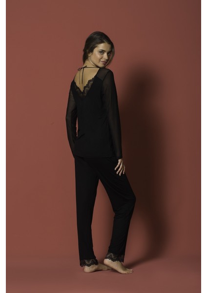 Sırtı Dekolteli Tüllü ve Dantelli Pijama Takımı 18154