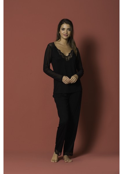 Sırtı Dekolteli Tüllü ve Dantelli Pijama Takımı 18154