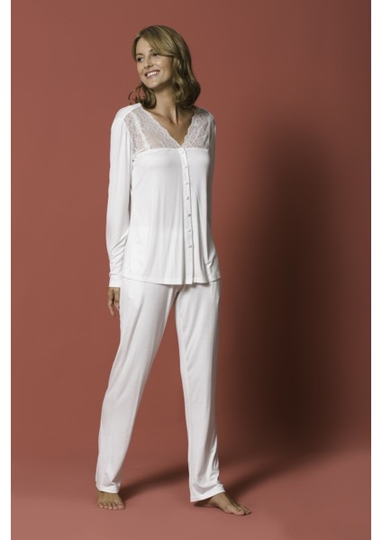 Yakası ve Omzu Dantelli Önü Boydan Düğmeli Pijama Takımı 18201 fırsatları