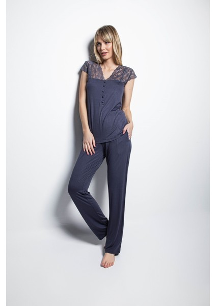 Yakası Kolu ve Omzu Dantelli Önü Düğmeli Pijama Takımı 18231