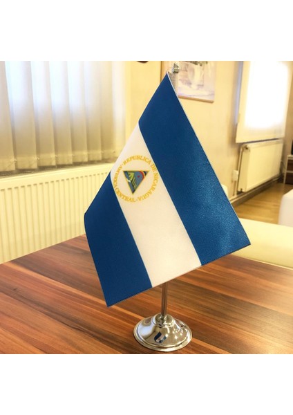 Nikaragua Masa Bayrağı Krom Direkli Tekli Bayrak