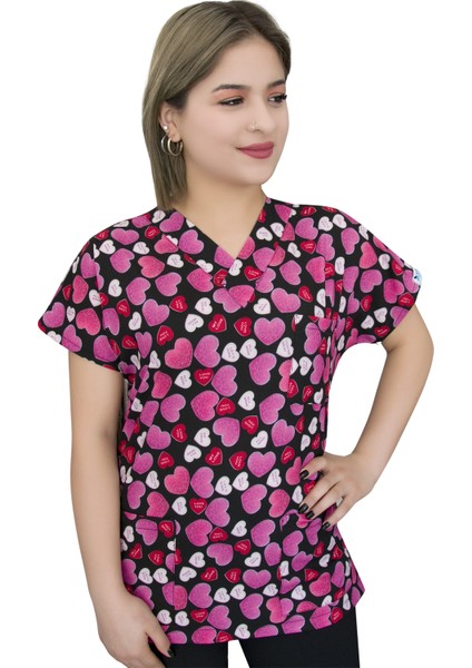 Pembe Kalpler Temalı Cerrahi Doktor Hemşire Tek Üst Forma fiyatları