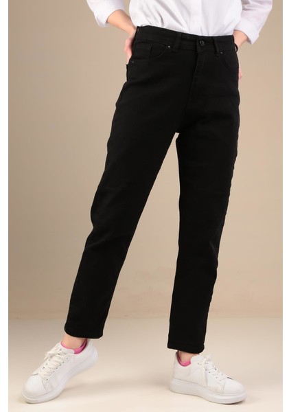 Mom Kalıp Kot Pantalon modelleri