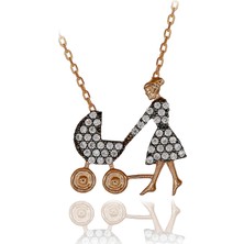 Beyaz Taşlı Bebeğini Gezdiren Anne Bebek Gümüş Kolye