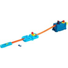 Hot Wheels Track Builder Unlimited Akrobatik Çarpışma Seti, 18 Yapı Malzemesi ve 1 Adet 1:64 Ölçekli Araba Dahil GVG09