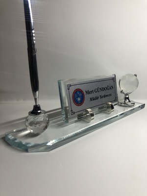Gündoğan Kristal Cam Masa Isimliği Kişiye Özel Masaüstü Şeffaf - Gümüş 28 x 6 cm