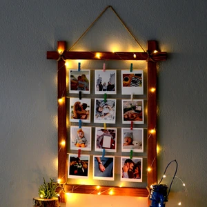 Anı Sepeti Ahşap LED Işıklı Ipli Mandallı Fotoğraf Çerçevesi 50X70 cm