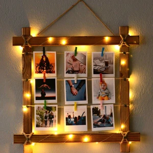 Anı Sepeti Ahşap LED Işıklı Ipli Mandallı Fotoğraf Çerçevesi 50X50 cm