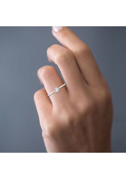 0,30 Karat Görünümlü Pırlanta Tektaş Yüzük