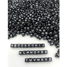 Hedef Bijuteri 6mm Siyah Üzeri Beyaz Küp Harf BONCUK,6X6MM Alfabe Mektup Zar Boncuk (100GR,~750 Adet)
